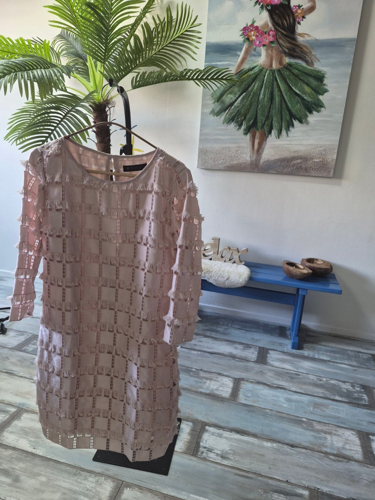 Lichtroze jurk met franjes, Kleding | Dames, Jurken, Maat 38/40 (M), ST Studio, Nieuw, Ophalen of Verzenden