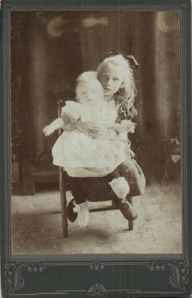 Kabinet foto -A.G. Sprokkeldreef -Neede - 2 x KIND, Gebruikt, Foto, Ophalen of Verzenden, Voor 1940
