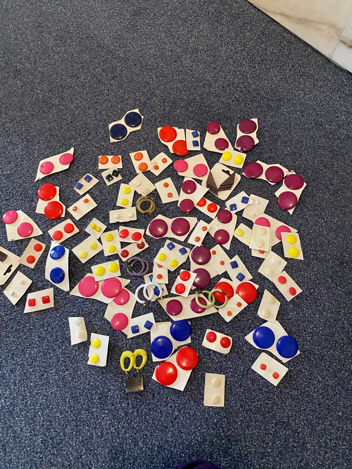 Lot van 78 paar oorbellen  jaren 80, Ophalen, Overige materialen, Overige kleuren, Nieuw