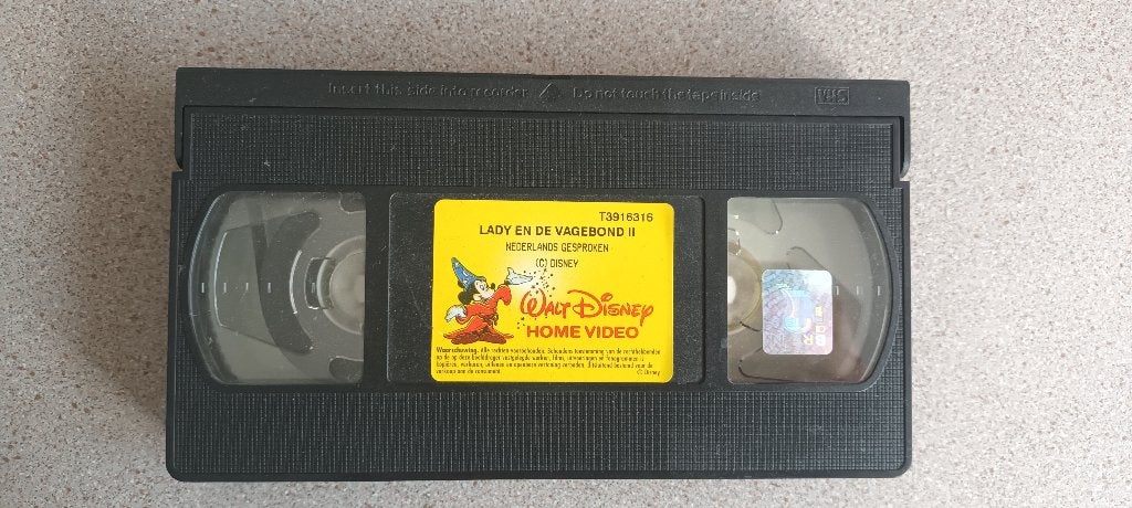 VHS videoband Lady en de Vagebond deel 2 Disney, Verzamelen, Ophalen of Verzenden, Overige figuren, Gebruikt, Overige typen