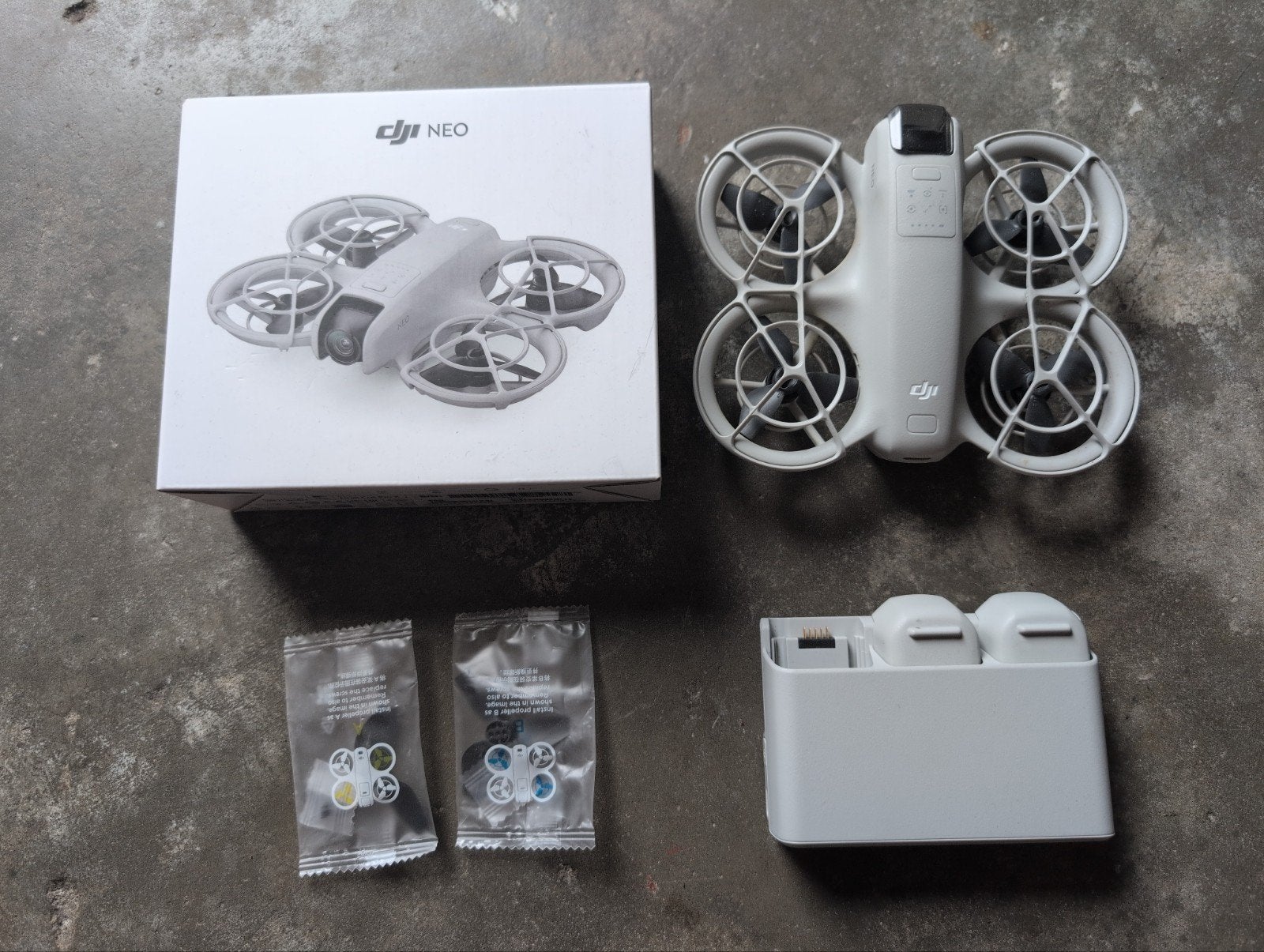 DJI Neo Drone met 3 batterijen en oplader, Ophalen of Verzenden