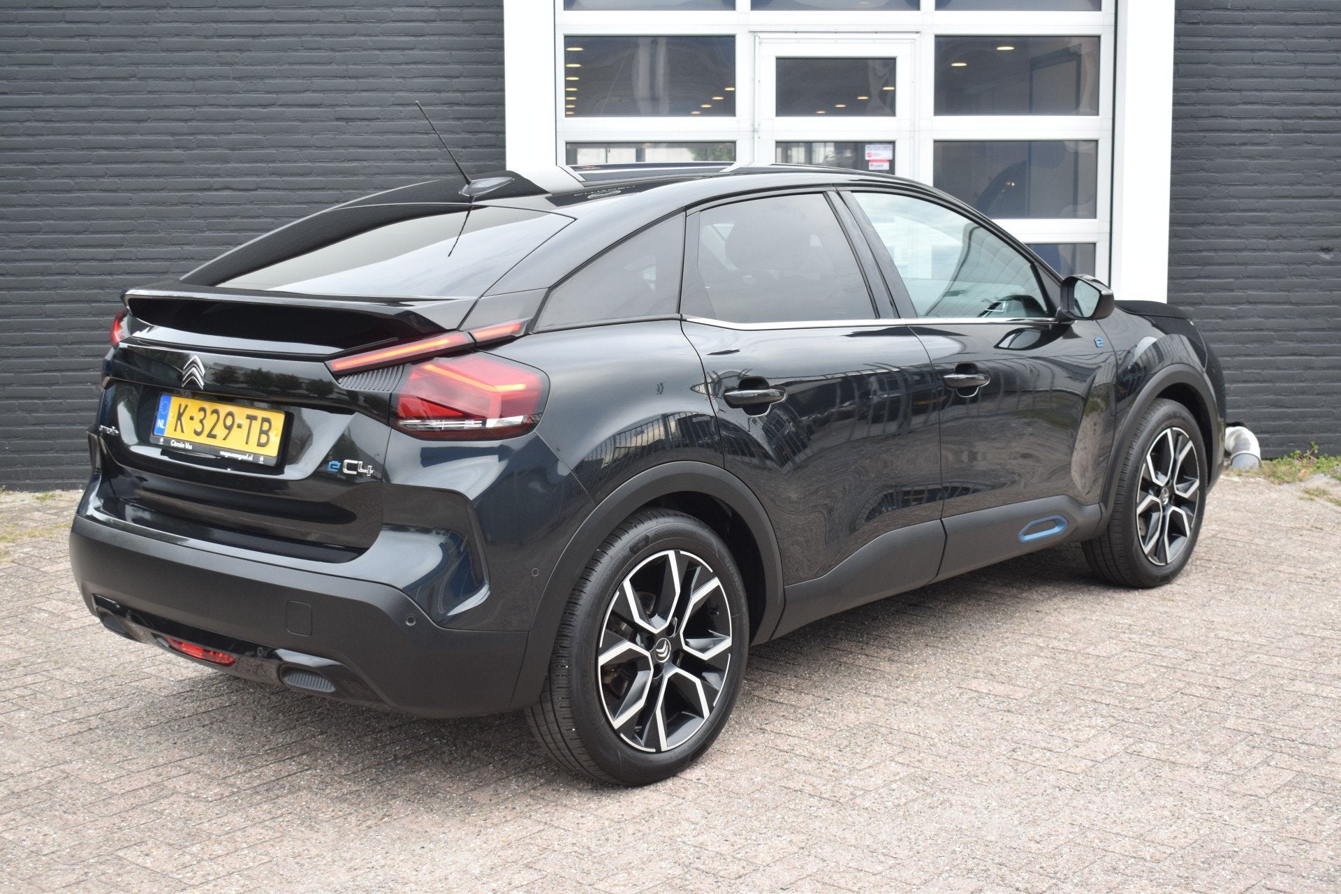 Citroën Ë-C4 Shine 50 kWh SOH 89% | Pack winter | Navigati, Auto's, Dealer onderhouden, 136 pk, Gebruikt, Zwart