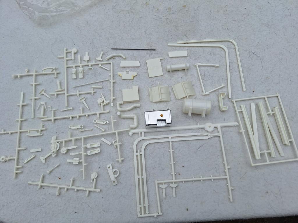 White Freightliner Modelbouw Truck Kit onderdelen, Overige merken, Groter dan 1:32, Nieuw, Ophalen of Verzenden