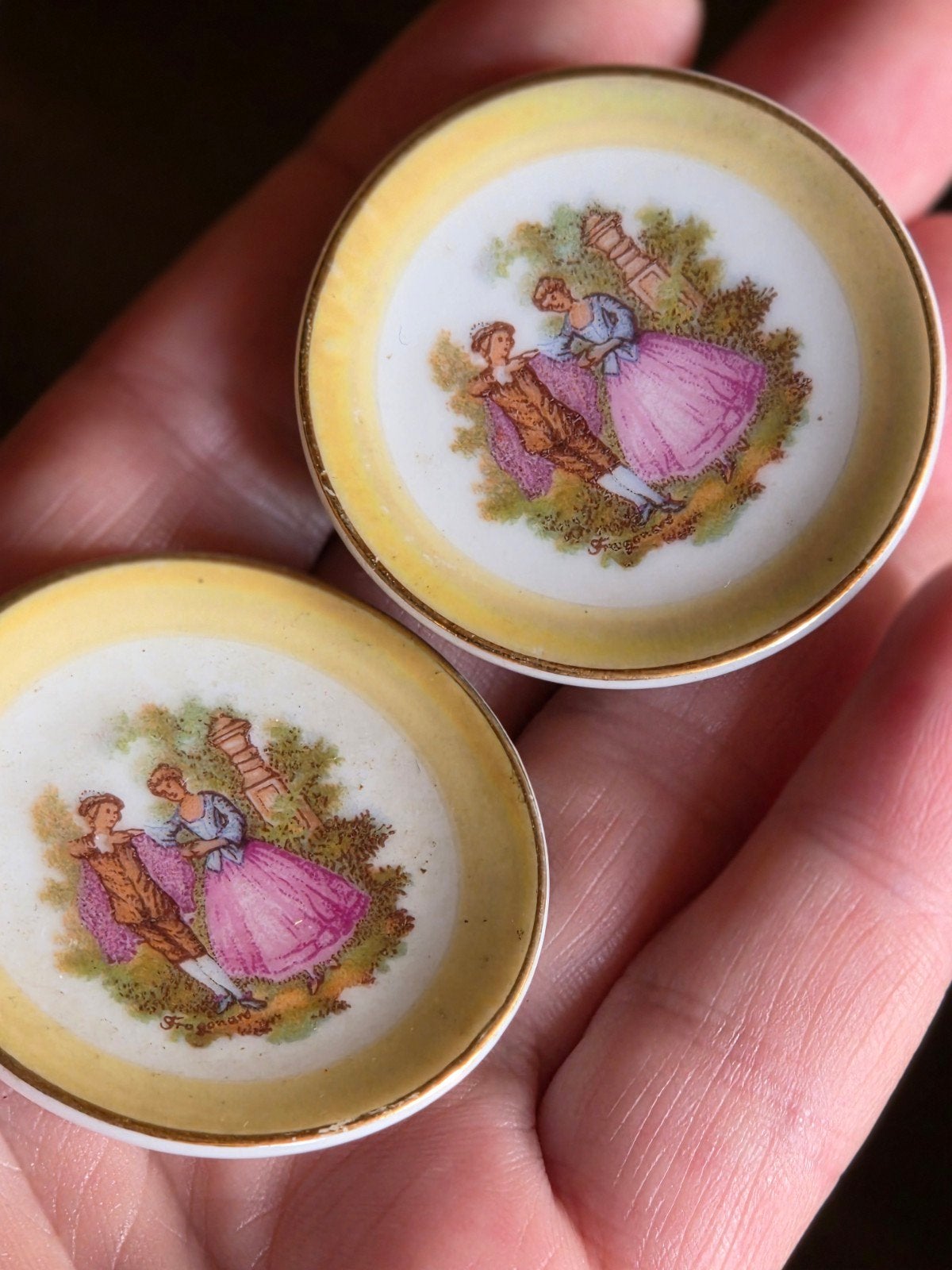 2 Reutter Germany miniatuur bordjes Fragonard scène, Ophalen of Verzenden