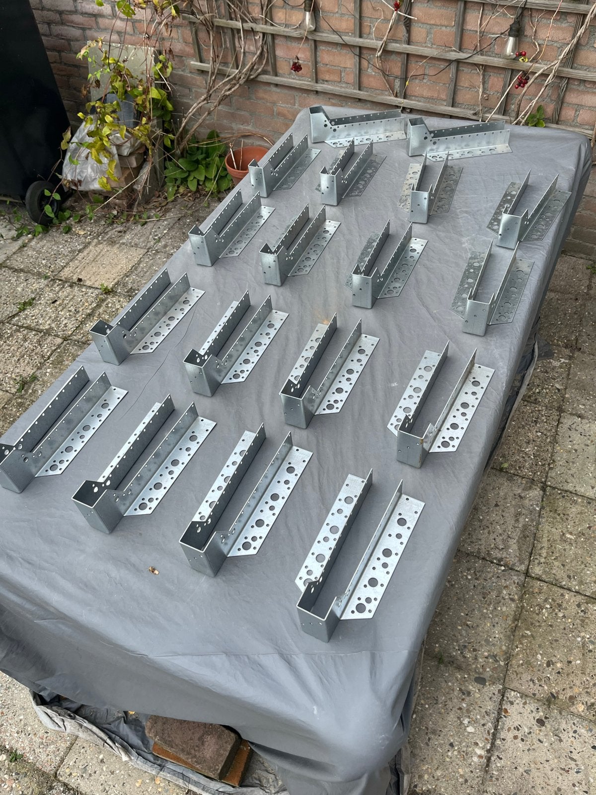18 nieuwe Raveel balkdragers voor balken van 26x3,8 cm, Ophalen, Nieuw, 250 mm of meer, Overige typen