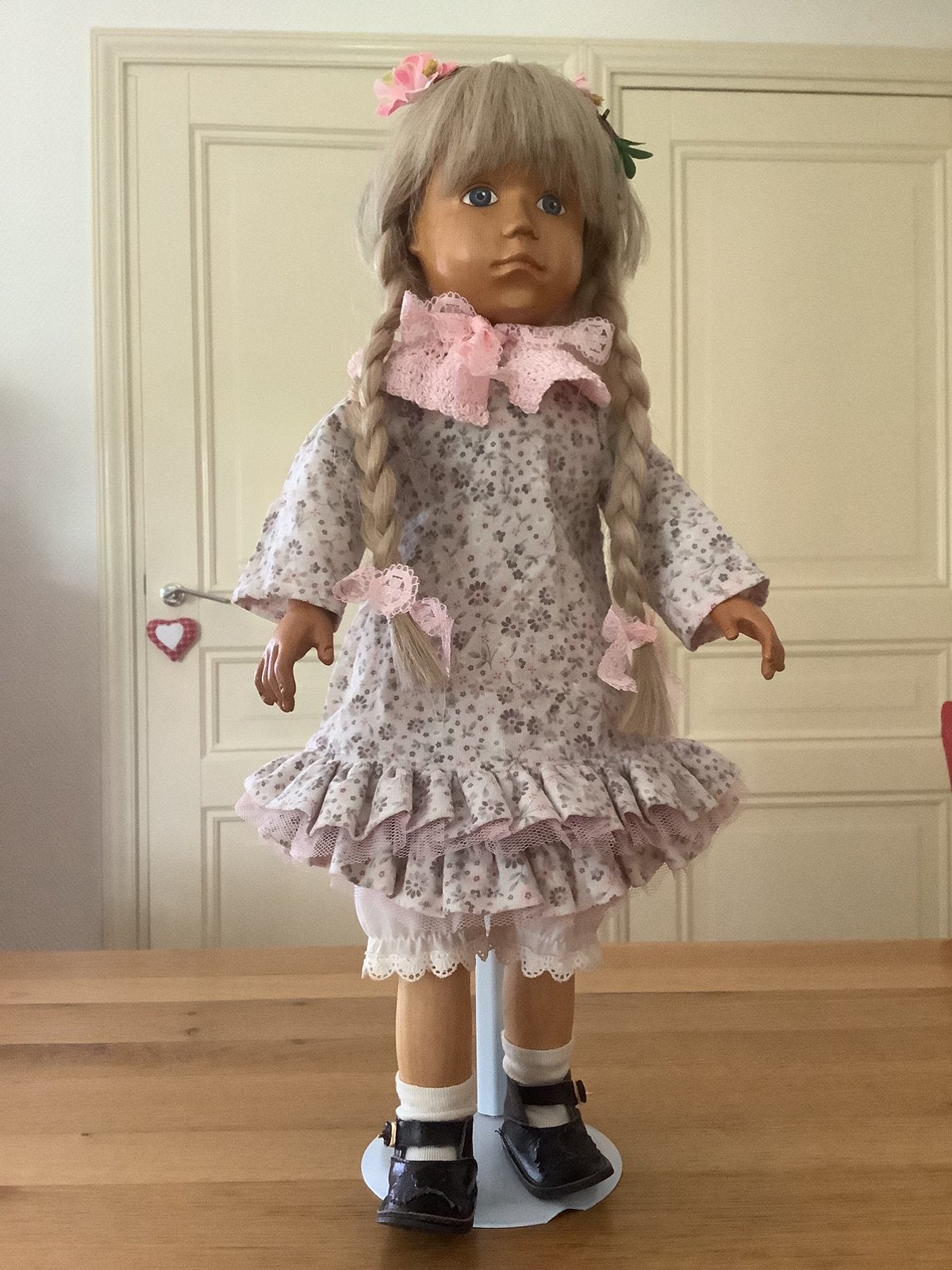 Popje 46 cm. Hoofd ,handjes beentjes van houd., Verzamelen, Poppen, Ophalen of Verzenden, Zo goed als nieuw