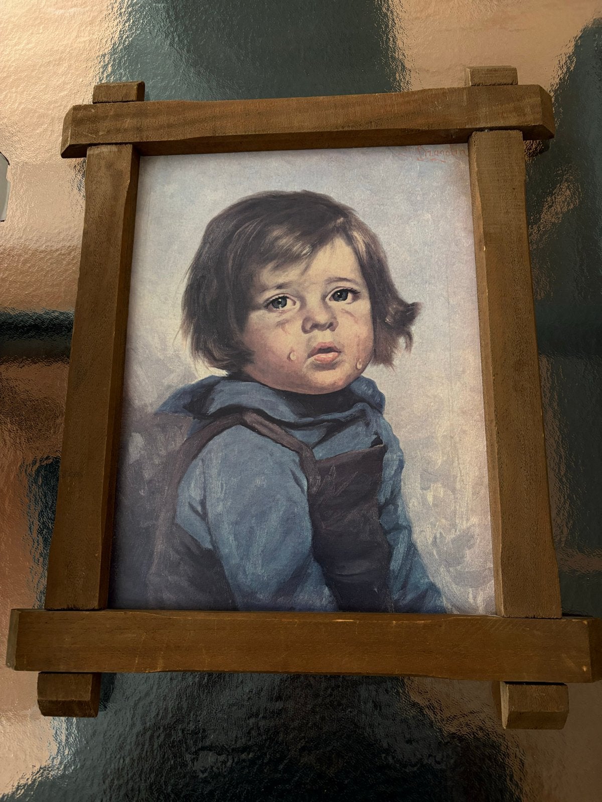 Vintage huilende jongen schilderij in houten lijst, Bragolin, Portret of Personen, Ophalen of Verzenden, Print, Papier