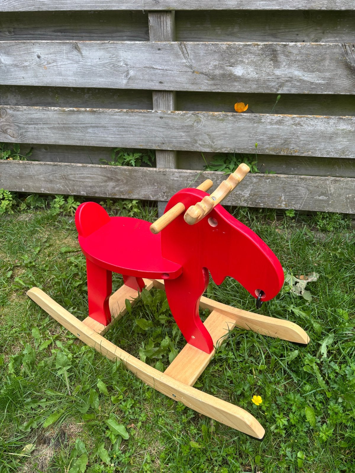 Rood houten eland hobbelpaard voor kinderen, Kinderen en Baby's, Speelgoed | Houten speelgoed, Ophalen of Verzenden, Gebruikt
