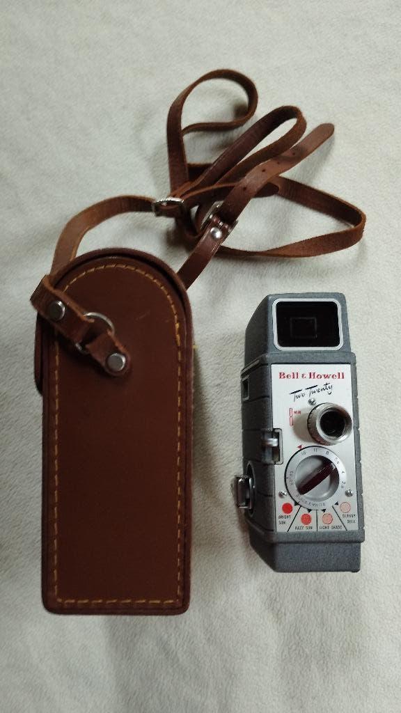 antieke camera: merk Bell & Howell, model Two Twenty, Verzamelen, Verzenden, 1940 tot 1960, Filmcamera