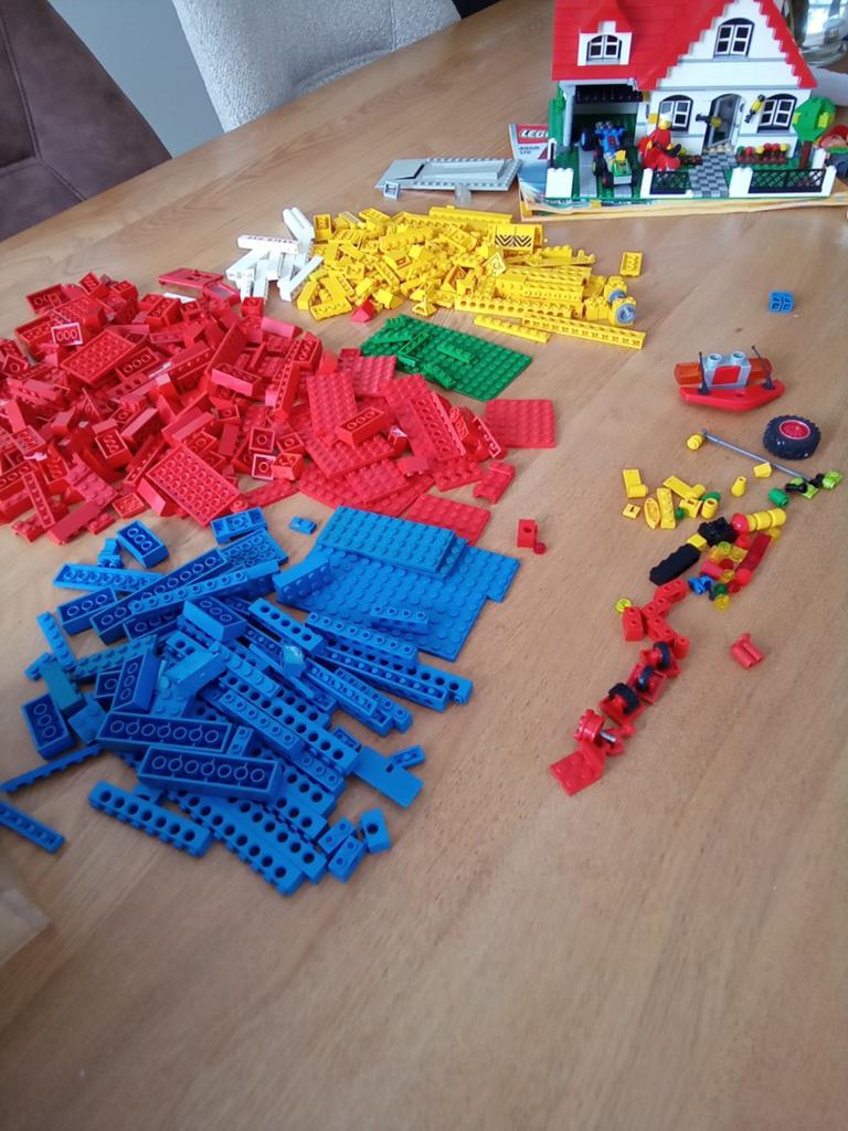 Lego huis + diversen steentjes oa technisch lego, Ophalen