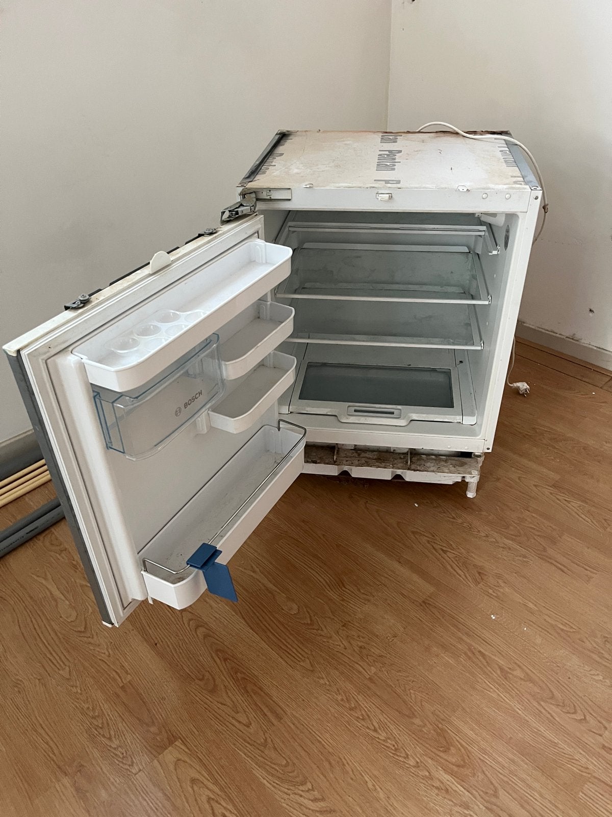 Gratis inbouwkoelkast - Bosch - Ideaal voor verbouwing, 100 tot 150 liter, 45 tot 60 cm, Ophalen, 85 tot 120 cm