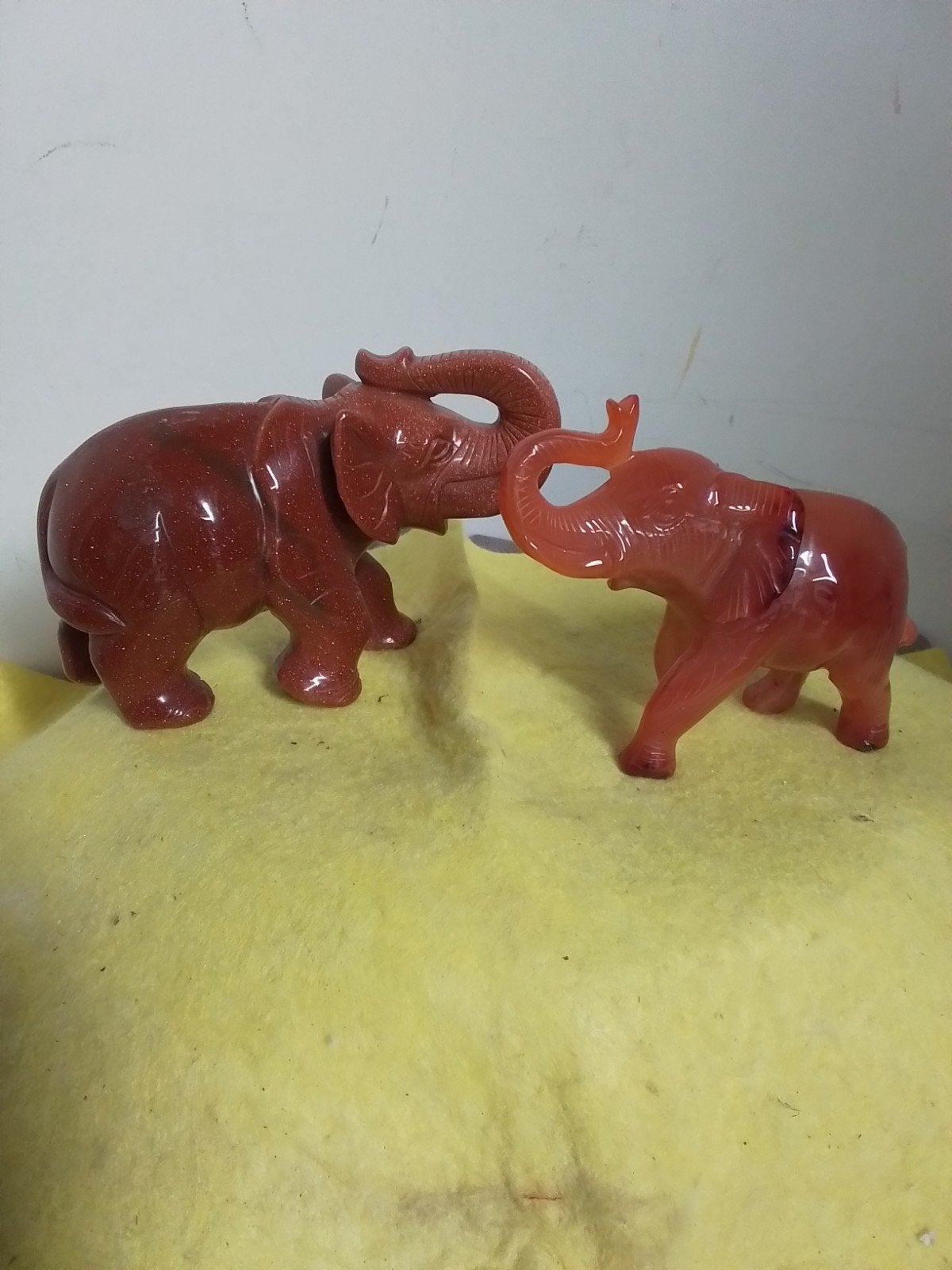 25766) 2 mooie exclusieve stenen olifanten, Ophalen of Verzenden, Zo goed als nieuw, Beeldje of Figuurtje