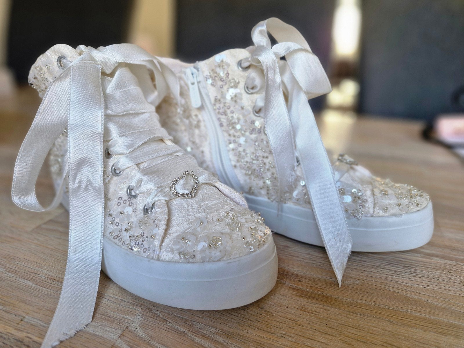 Witte trouwsneakers (bruidssneakers) maat 38, Wit, Ophalen of Verzenden, Sneakers of Gympen, Zo goed als nieuw