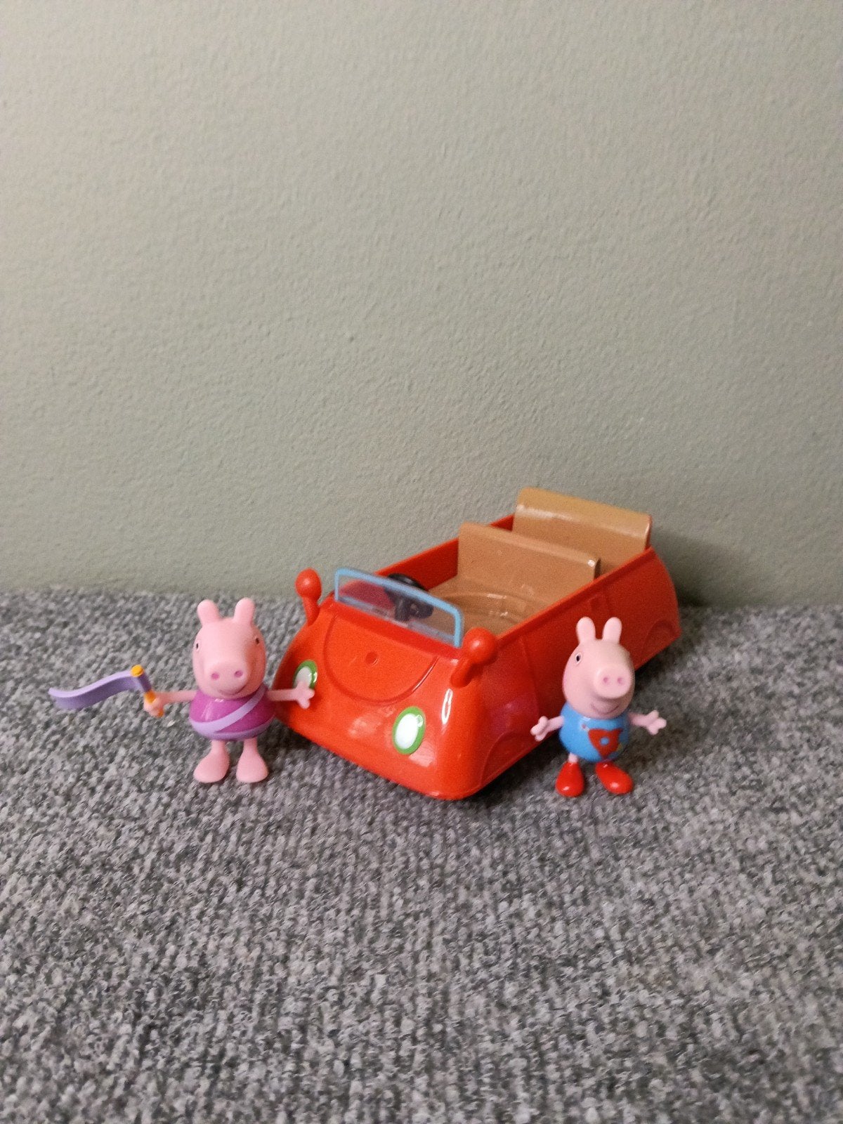 Peppa Pig Speelset: Auto met Peppa en George Figuren, Gebruikt, 1027 Newport Ave, Pawtucket, RI 02861, USA, Ophalen of Verzenden