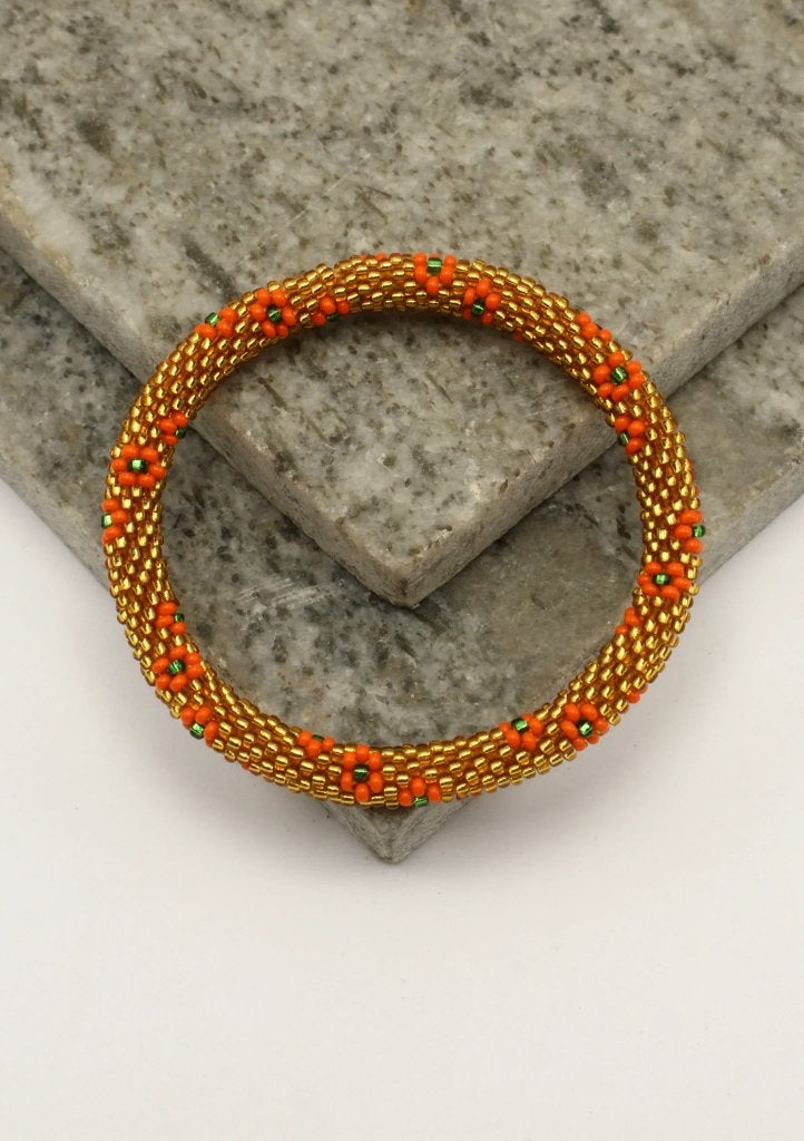 Glaskralen armband - goud met oranje bloemen - RB116, Sieraden, Tassen en Uiterlijk, Armbanden, Overige materialen, Overige kleuren
