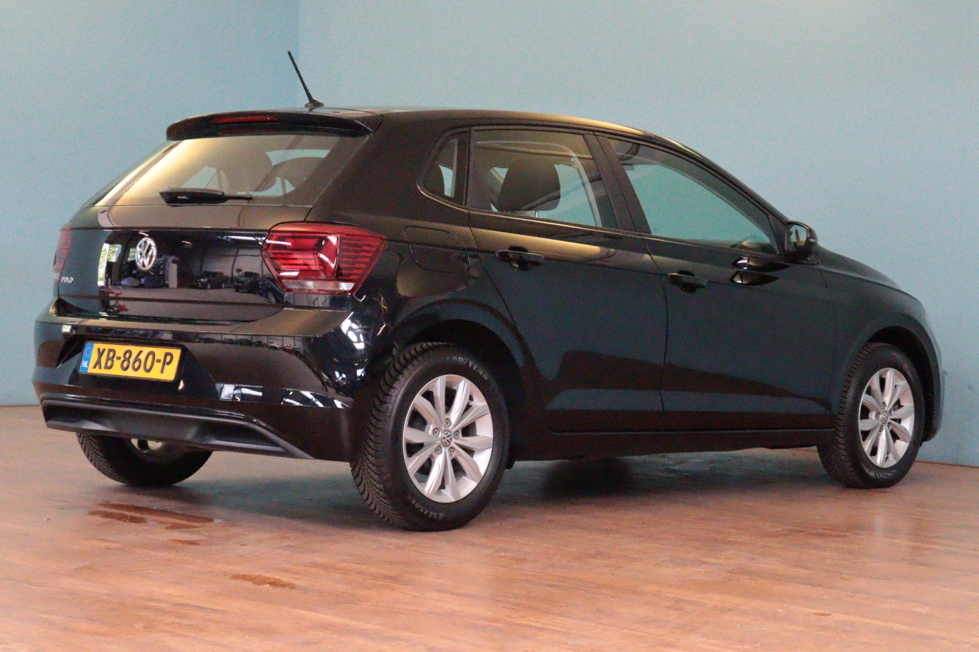 Volkswagen Polo 1.0 MPI Comfortline Business | BLUETOOTH | A, 1005 kg, 40 €/maand, Euro 6, Zwart