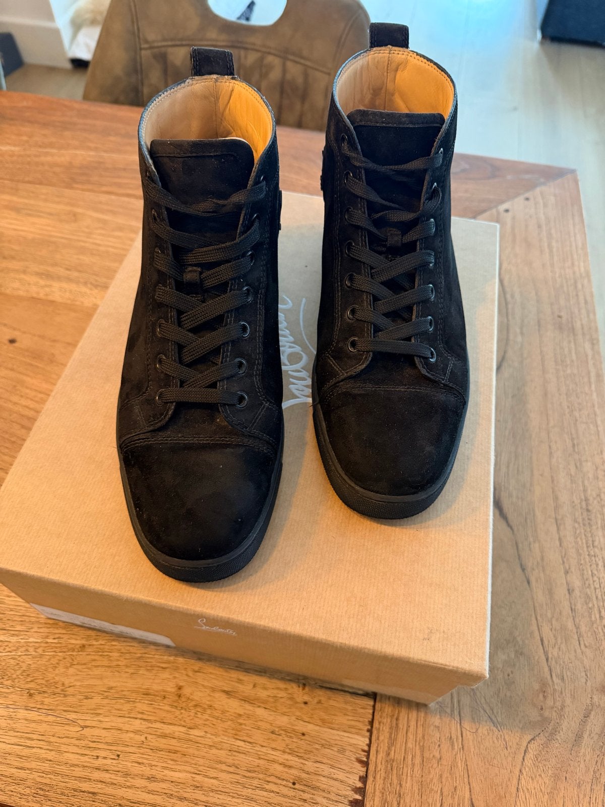 Christian Louboutin Suède Zwart Maat 42,5 inclusief bon, Ophalen of Verzenden, Zo goed als nieuw, Zwart, Sneakers of Gympen