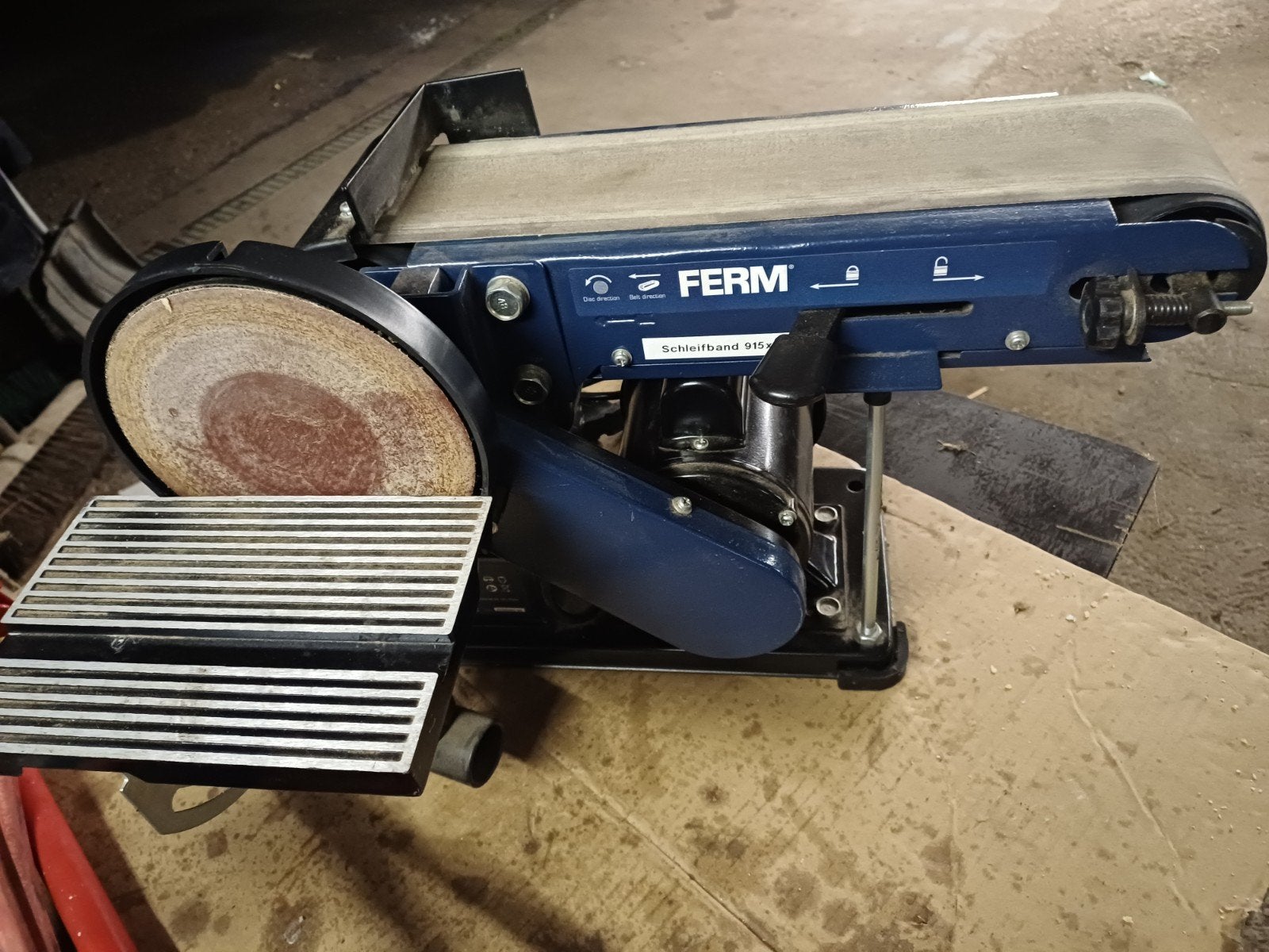 Bandschuurmachine Ferm BGM 1022 350w, Ophalen, Zo goed als nieuw, 1200 watt of meer, Bandschuurmachine