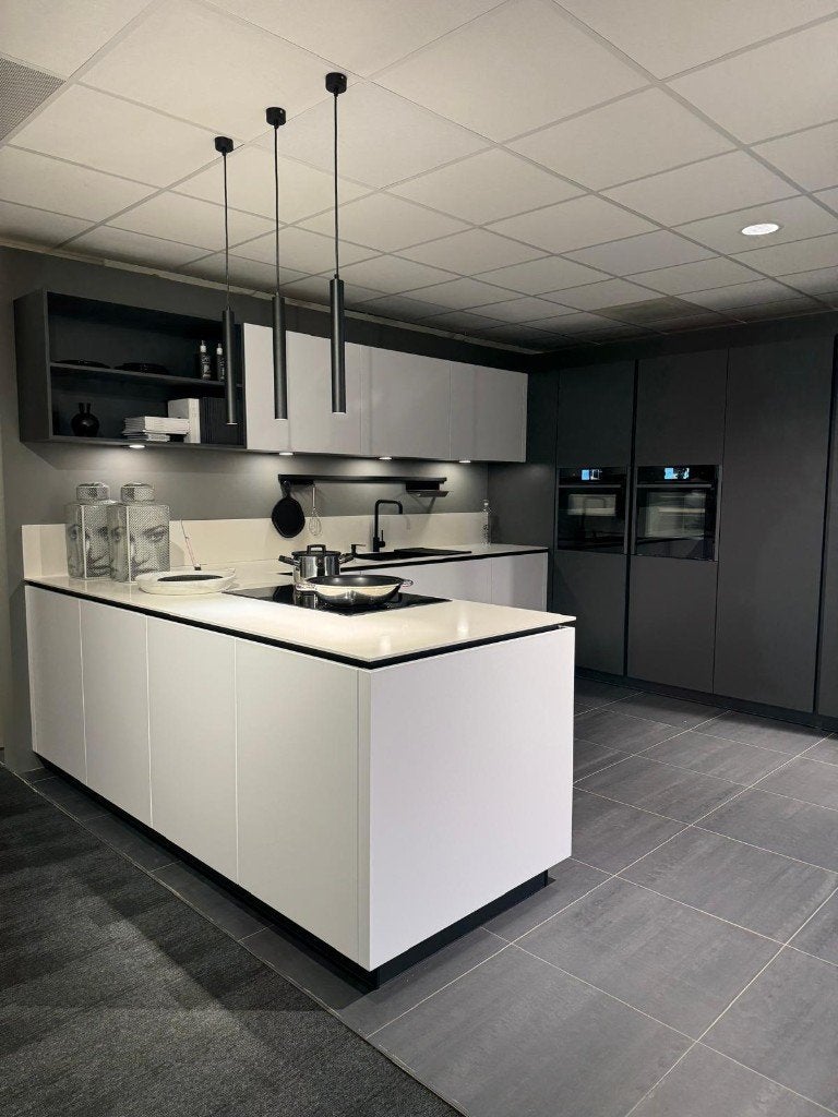 Showroomkeuken, Huis en Inrichting, Ophalen, U-keuken, Overige kleuren, Zo goed als nieuw