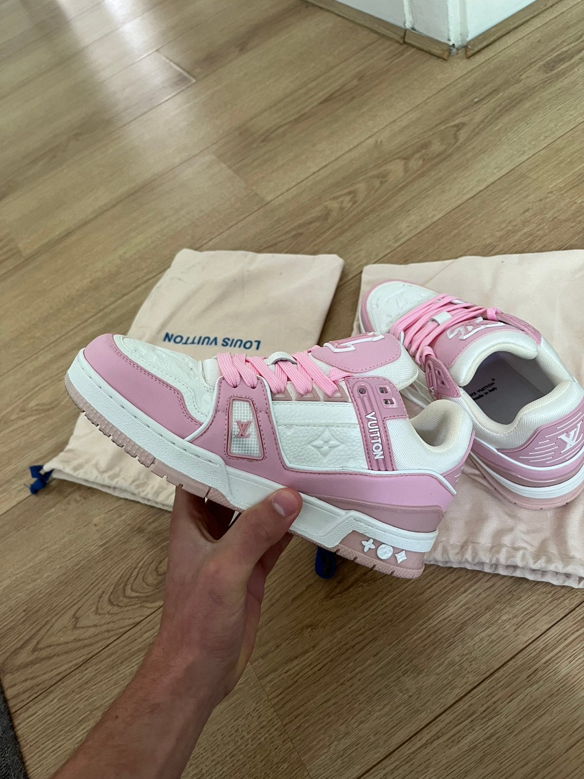Roze lv schoenen/sneakers maat 39 1x gedragen, Ophalen, Roze, Sneakers of Gympen, Zo goed als nieuw