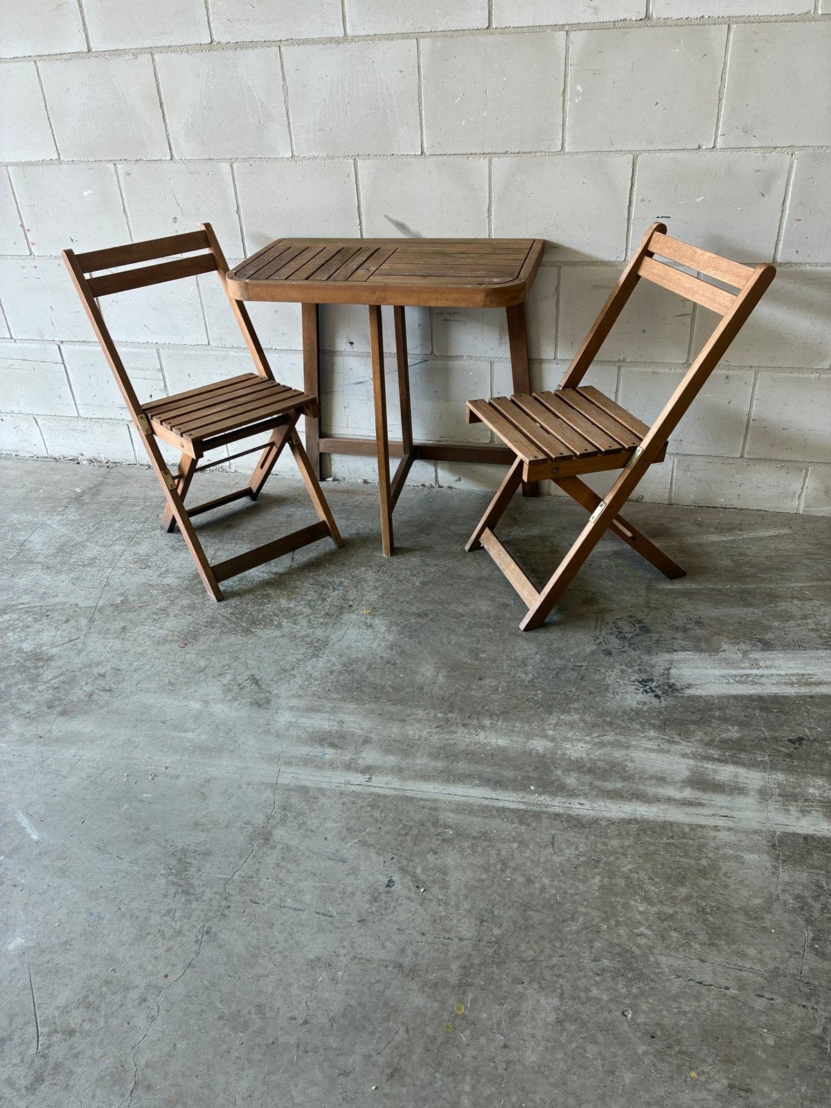 Houten bistro set: tafel en 2 stoelen, Tuin en Terras, Tuintafels, Ophalen, Gebruikt, Rechthoekig, Hout