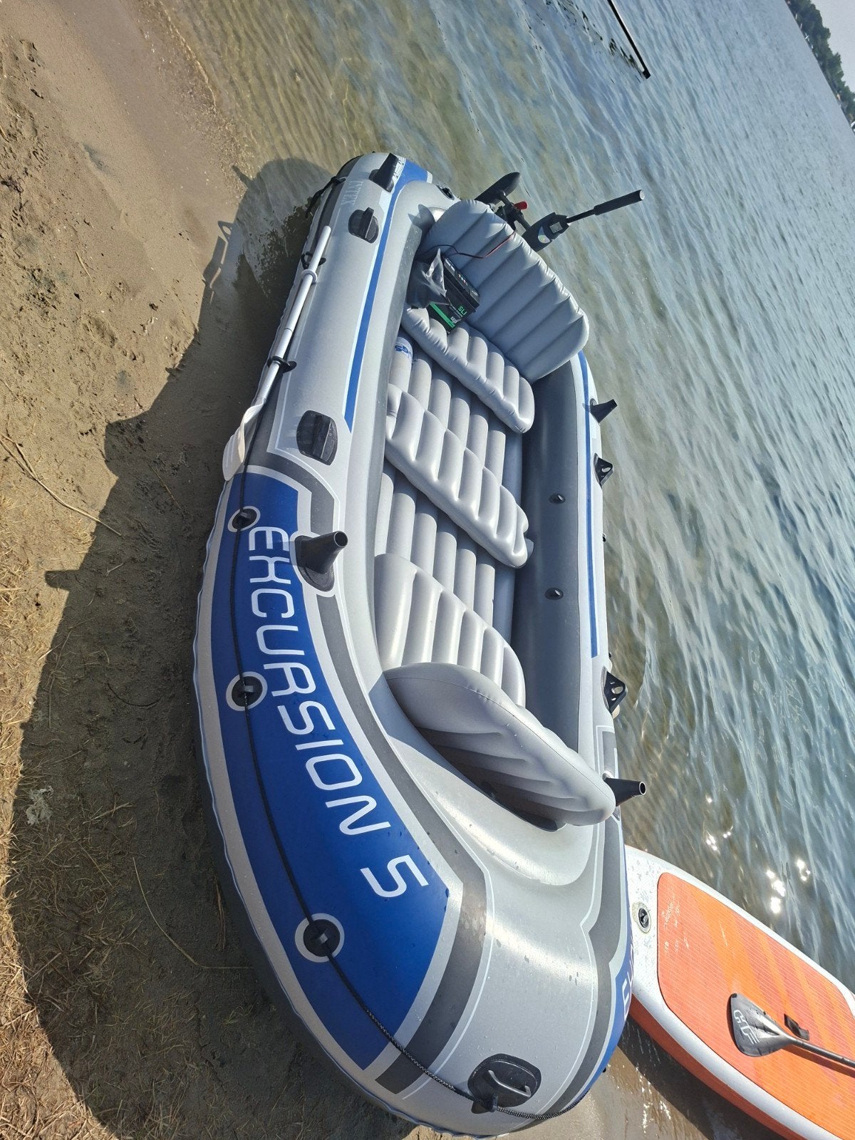 Intex Excursion 5 met fluistermotor en accessoires, Ophalen, Gebruikt