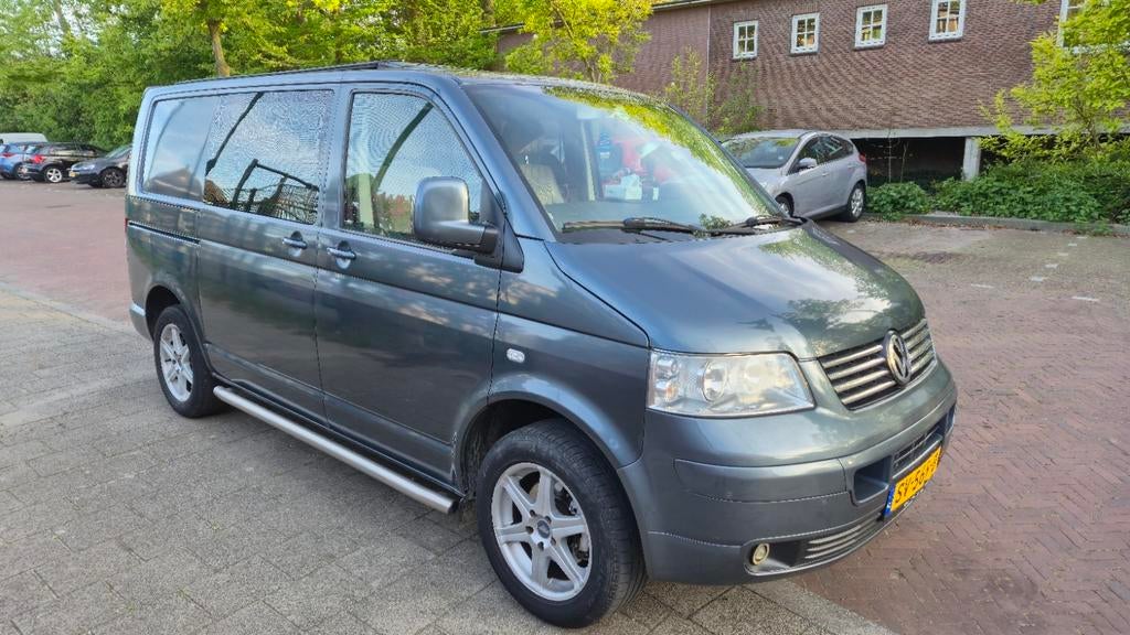 Volkswagen 2004 Grijs, Auto's, Voorwielaandrijving, Overige carrosserieën, 2500 kg, Particulier