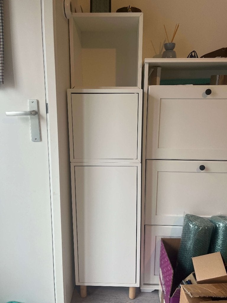 Witte smalle kast met open vak en deuren, Ophalen, Minder dan 50 cm, Met deur(en), 100 tot 150 cm