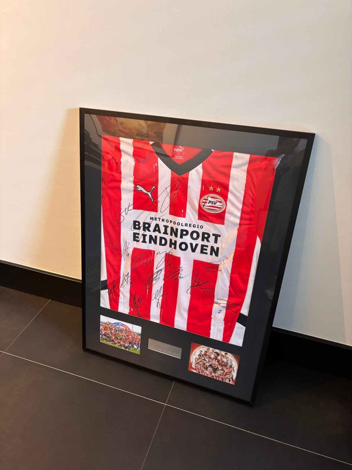 Gesigneerd PSV shirt 2024/2025 ingelijst, Ophalen, Zo goed als nieuw, PSV, Shirt
