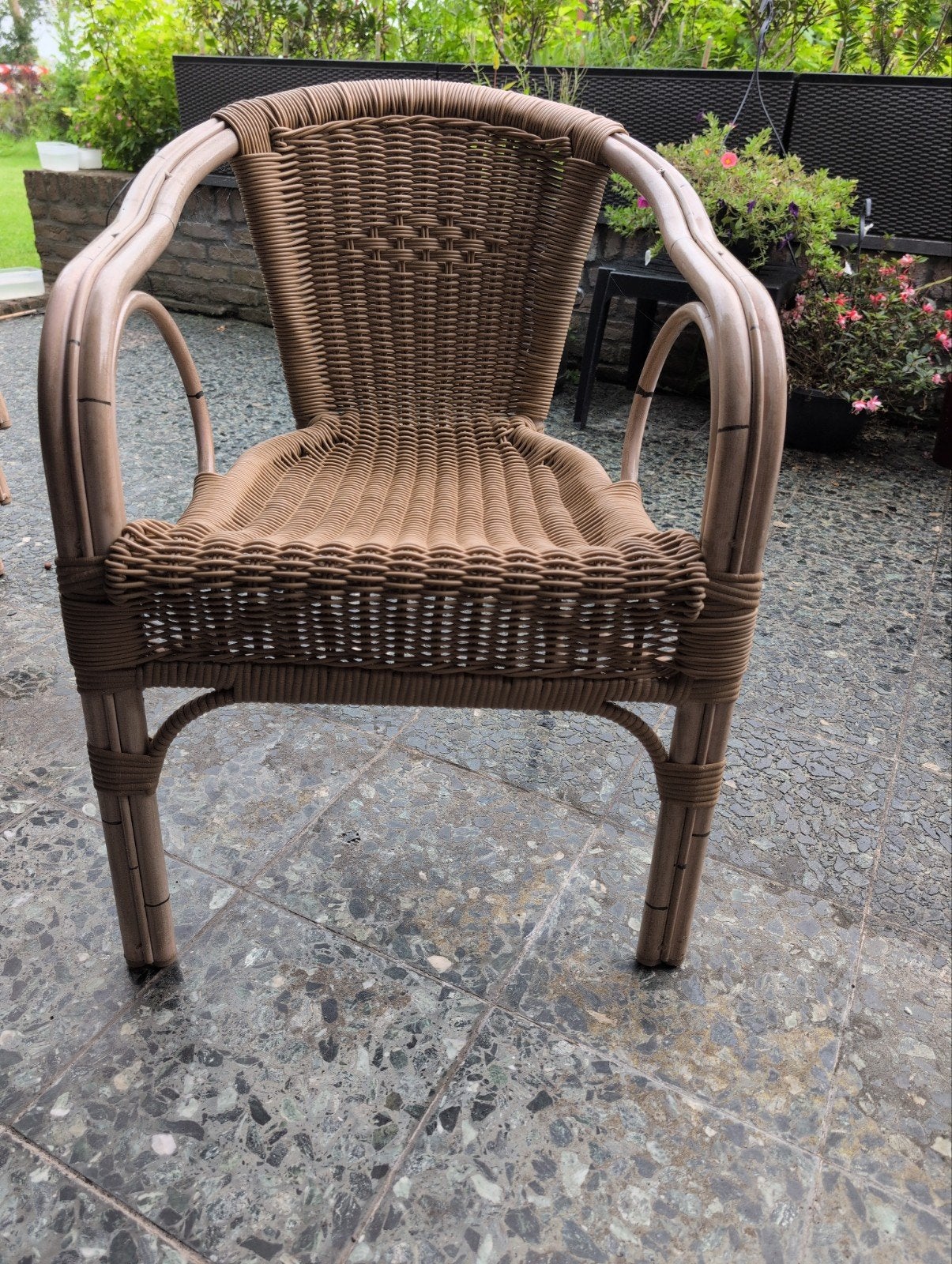 4 rotan stoelen met aluminium frame en kunststof zitting, Ophalen of Verzenden, Gebruikt, Aluminium, Stapelbaar