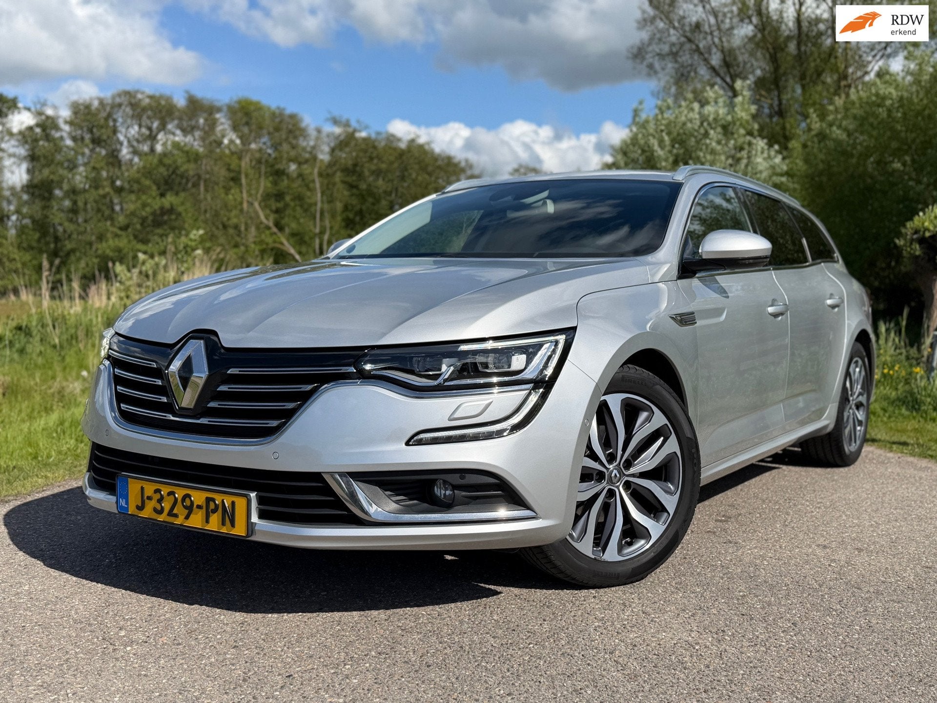 Renault Talisman Estate 1.6 TCe Intens / Automaat / Navigati, Auto's, Renault, 1618 cc, Gebruikt, 4 cilinders, Leder en Stof