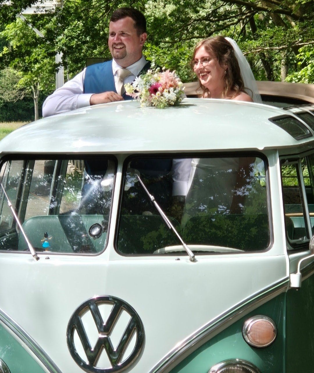 TROUWBUSJE.  DE SAMBA Met opendak voor de mooiste foto's, Diensten en Vakmensen, Verhuur | Auto en Motor, Trouwauto, Met chauffeur