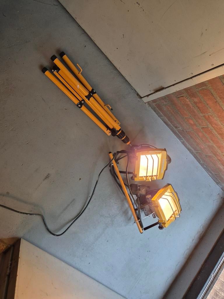 Dubbele bouwlamp met driepoot statief, Ophalen, Gebruikt, Met statief, Lamp met armatuur