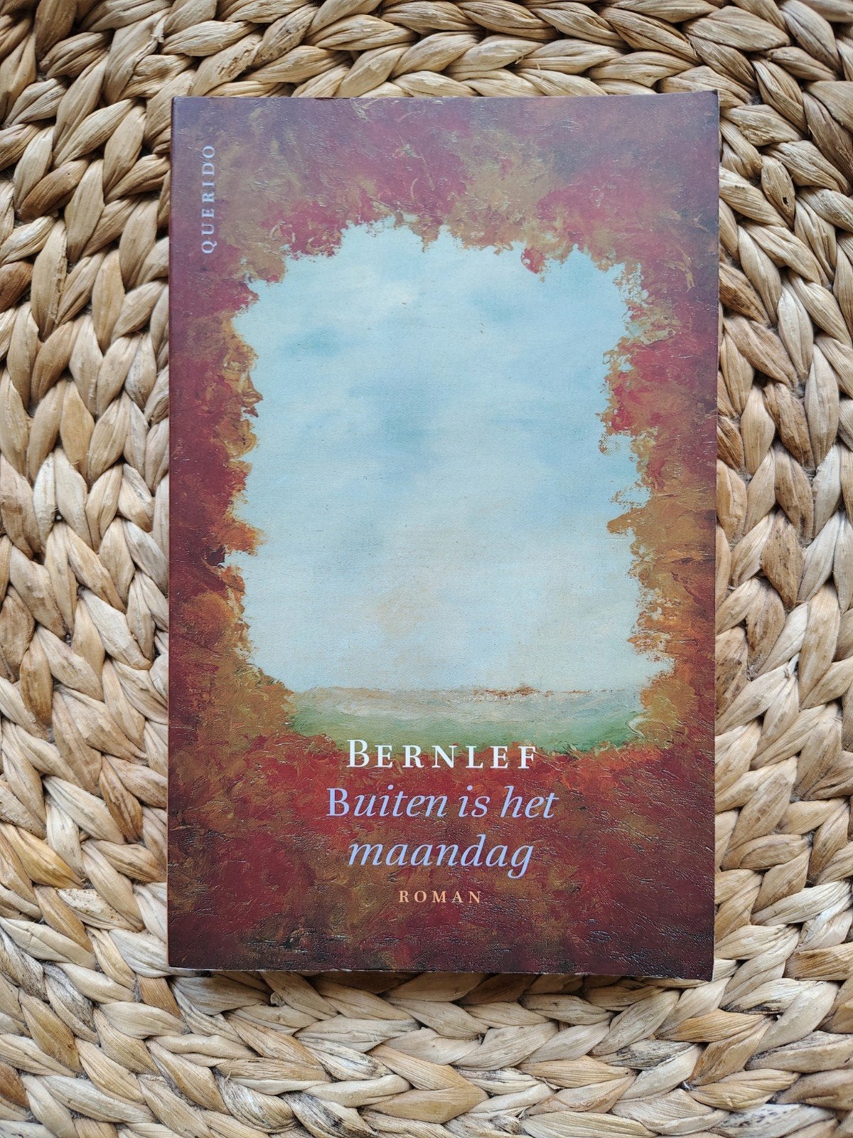Bernlef - Buiten is het maandag, Ophalen of Verzenden, Zo goed als nieuw