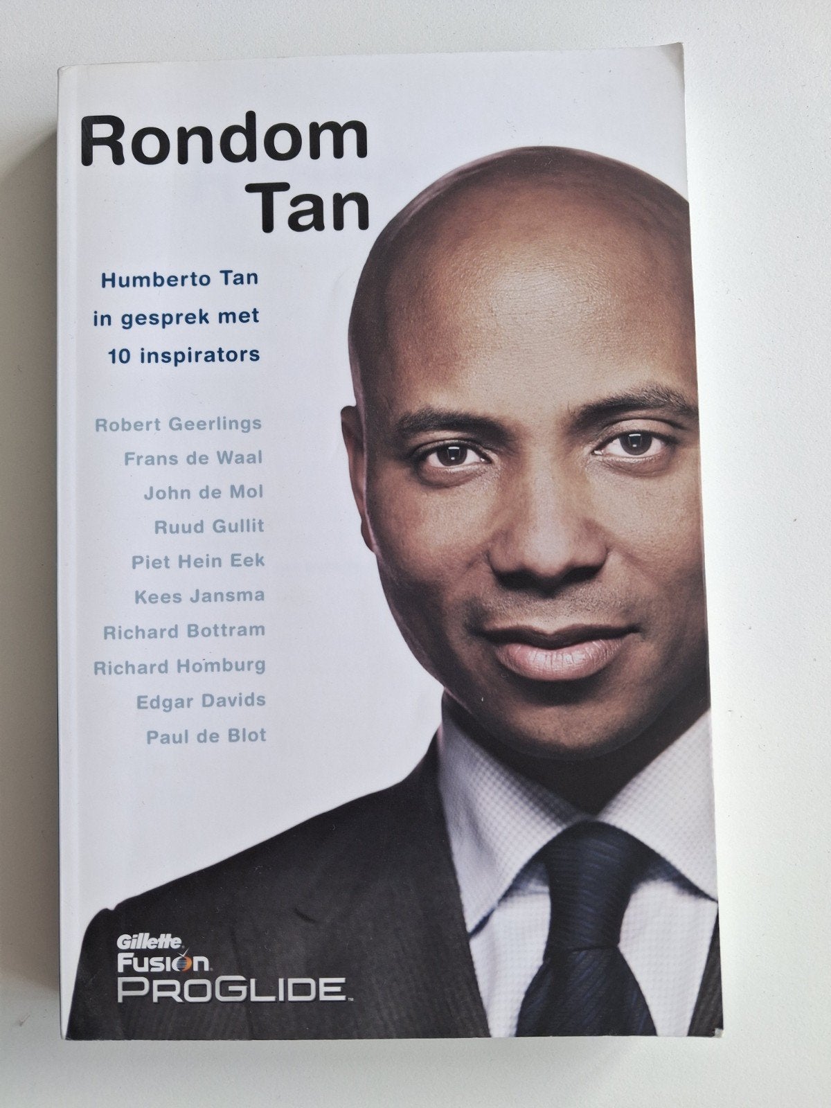 Rondom Tan - Humberto Tan in gesprek met 10 inspirators, Boeken, Ophalen of Verzenden, Zo goed als nieuw, Humberto Tan, Film, Tv en Media