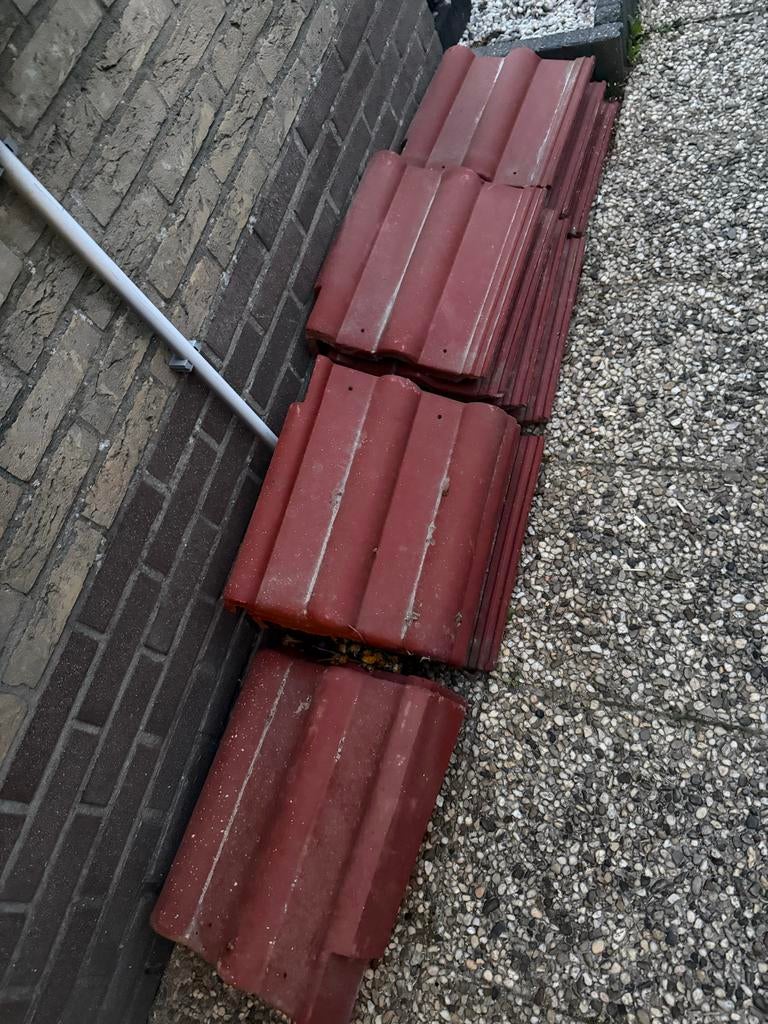 Nelskamp Finkenberger Gevelpannen links en rechts, Doe-het-zelf en Verbouw, Dakpannen en Dakbedekking, Ophalen, Gebruikt, Steen of Klei