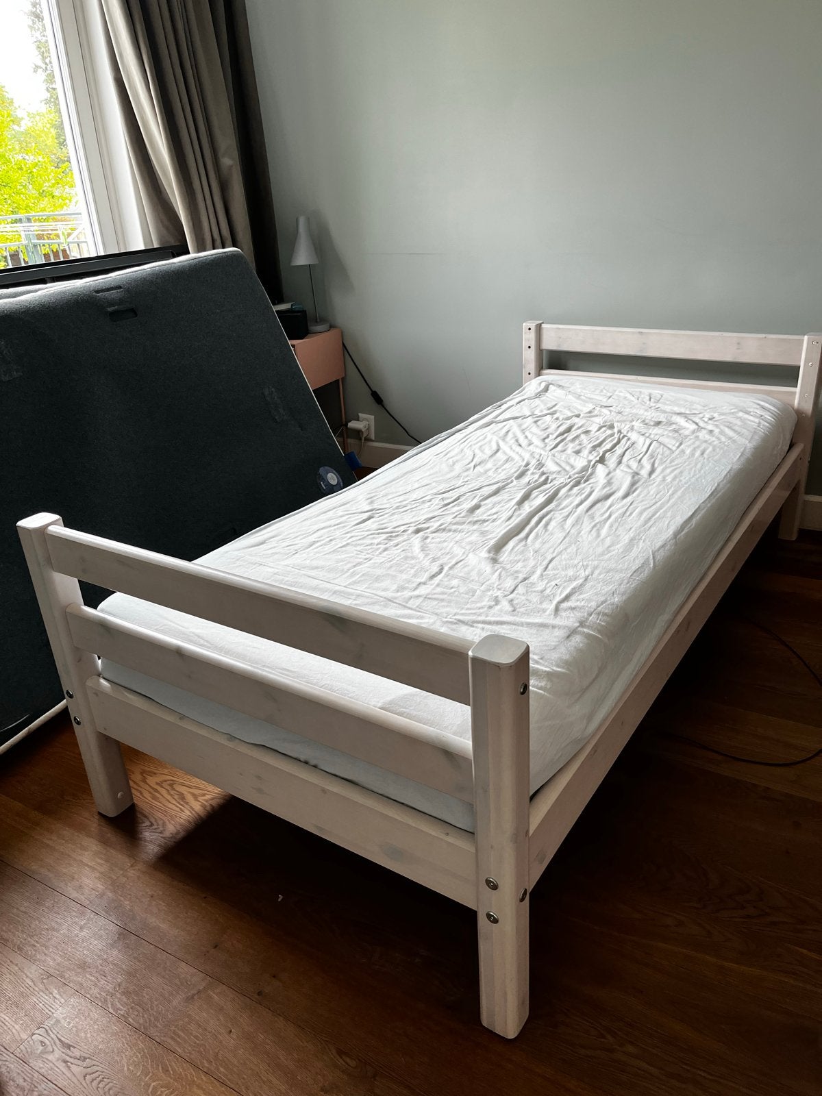 Flexa classic. Eenpersoonsbed van hout, wit geverfd, Ophalen, Gebruikt, 90 cm, Eenpersoons