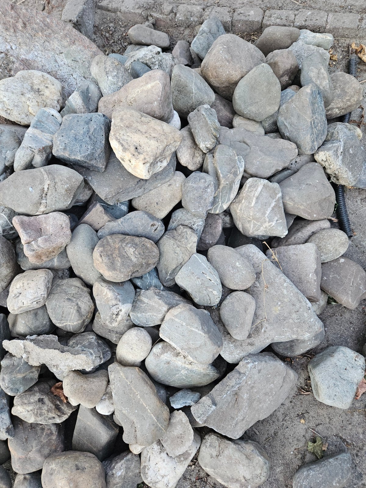 Diverse grijze rotsen en keien voor tuin of decoratie, Tuin en Terras, Grind, Keien en Split, Ophalen, Overige materialen, Gebruikt