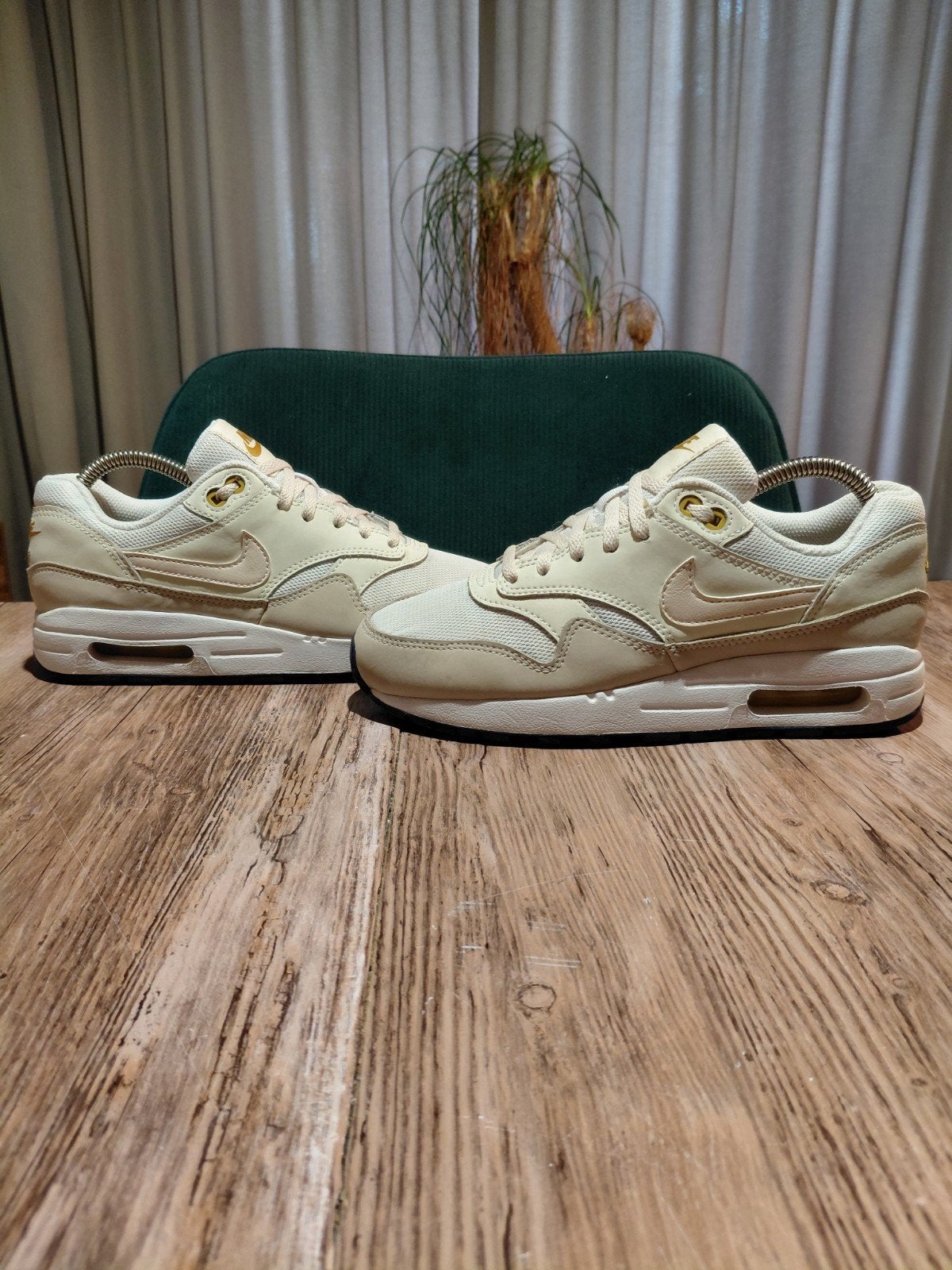 Nike Air Max 1 'Light Orewood Brown' Size 37,5, Wit, Nike, Ophalen of Verzenden, Sneakers of Gympen
