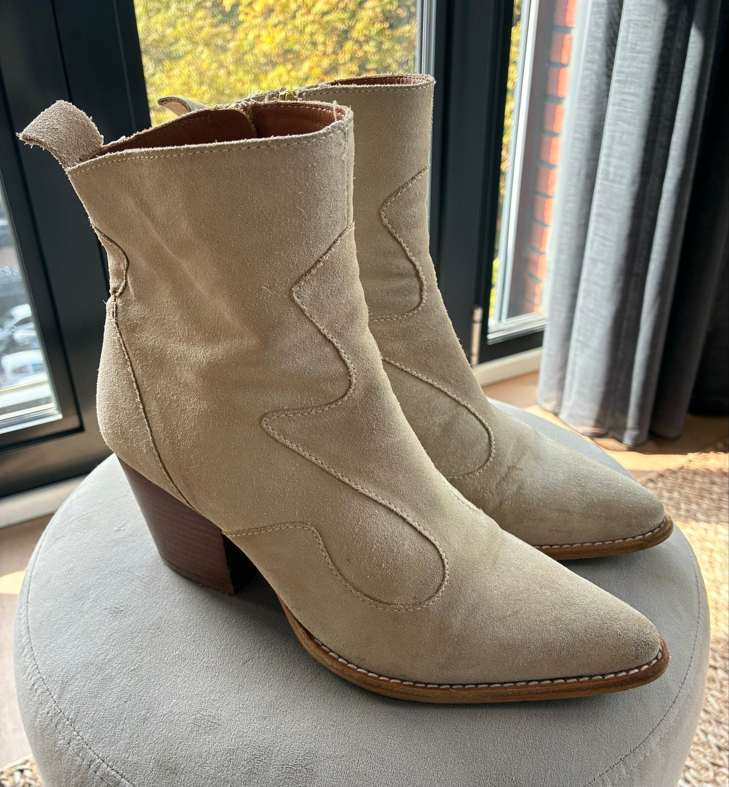 Toral suède enkellaarsjes maat 39, Kleding | Dames, Beige, Lage of Enkellaarzen, Ophalen of Verzenden, Gedragen
