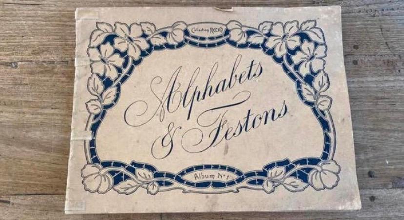Frans patronenboek, alfabets en festons, Ophalen of Verzenden, Gelezen, Borduren en Naaien