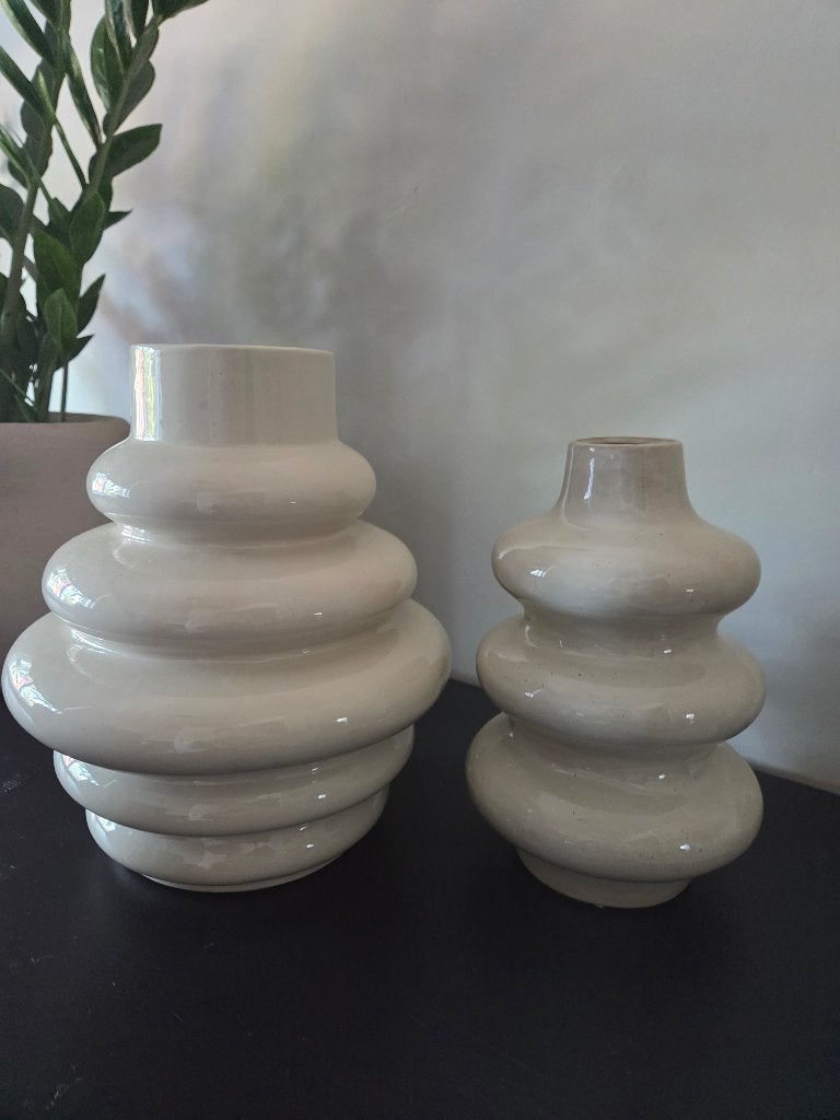 Als nieuw: Set van 2 beige vazen, Huis en Inrichting, Woonaccessoires | Vazen, Ophalen of Verzenden, Zo goed als nieuw, Overige kleuren