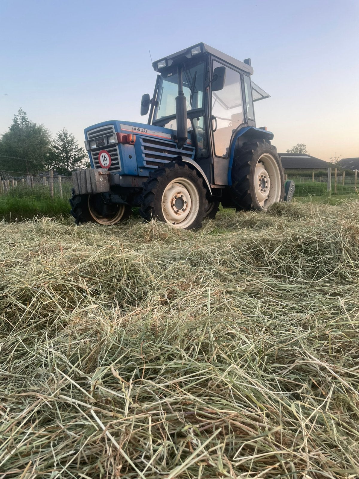 Iseki 4450 met cabine met klepelmaaier, Gebruikt, 2500 tot 5000, Tot 80 Pk, Ophalen