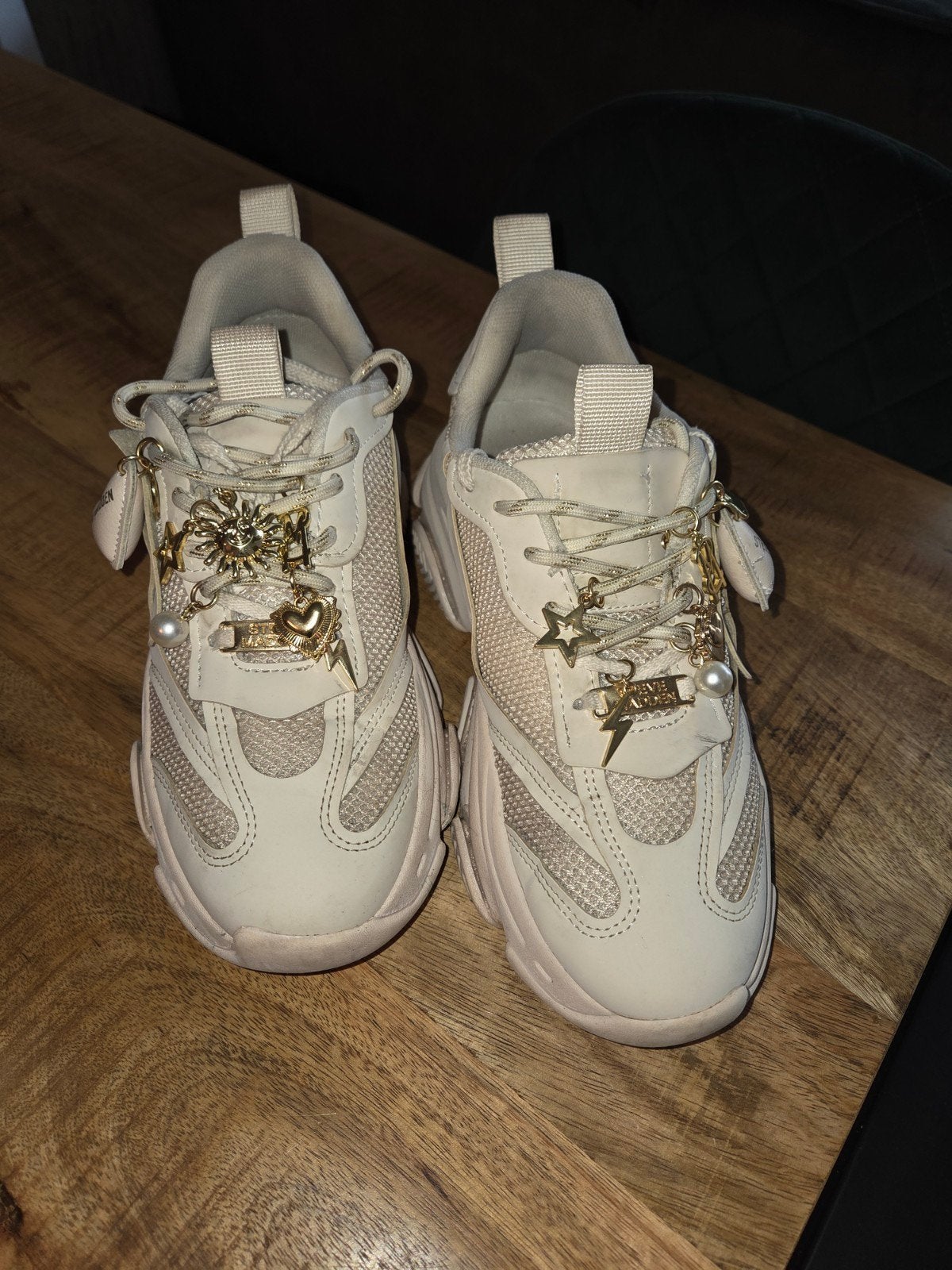 Steve Madden Sneakers - Zo goed als nieuw, Kleding | Dames, Schoenen, Ophalen, Beige, Steve Madden, Sneakers of Gympen