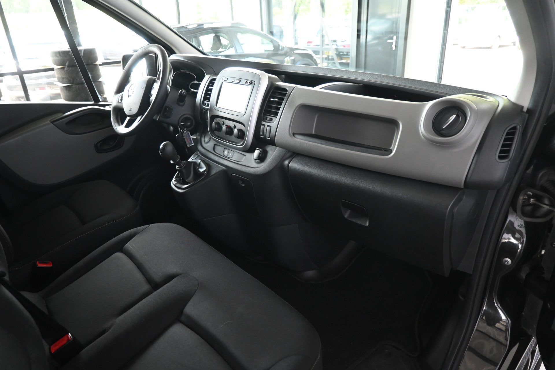 Renault Trafic 1.6 dCi T29 L2H2 Comfort BTW Cruise Airco Lic, Auto's, Voorwielaandrijving, Parkeersensor, Gebruikt, 4 cilinders