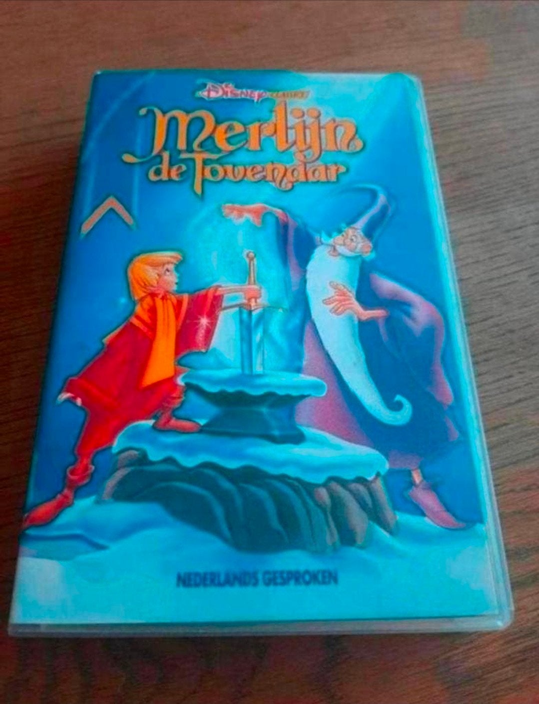 Disney Classic Merlijn de tovenaar videoband., Cd's en Dvd's, VHS | Kinderen en Jeugd, Gebruikt, Tekenfilm, Alle leeftijden, Ophalen of Verzenden