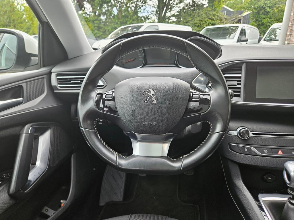 Peugeot 308 SW 1.2 PureTech Style Trekhaak! Camera! Panorama, Auto's, Gebruikt, Euro 6, 1199 cc, 1165 kg
