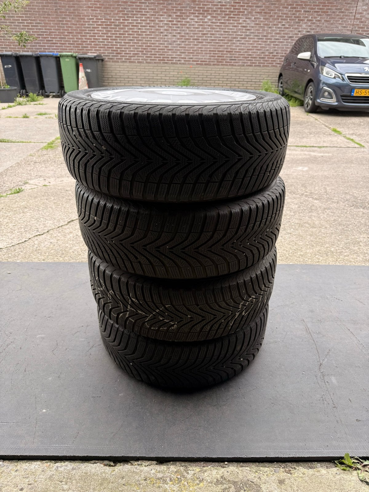 Set van 4 Vredestein Snowtrac 5 winterbanden met velgen, Auto-onderdelen, Banden en Velgen, Gebruikt, 16 inch, Banden en Velgen
