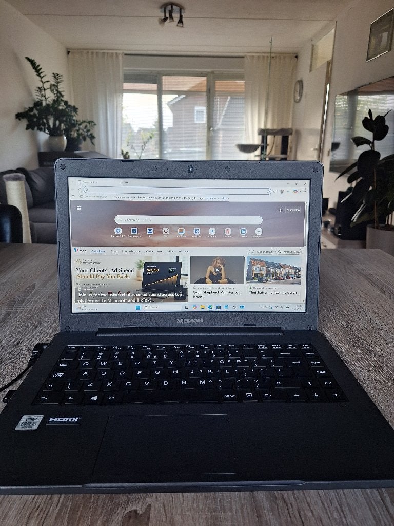 Nette Medion 14 Inch laptop Met Intel I3 10TH 8GB DDR4 256GB, 256 GB, 2 tot 3 Ghz, Qwerty, 8 GB