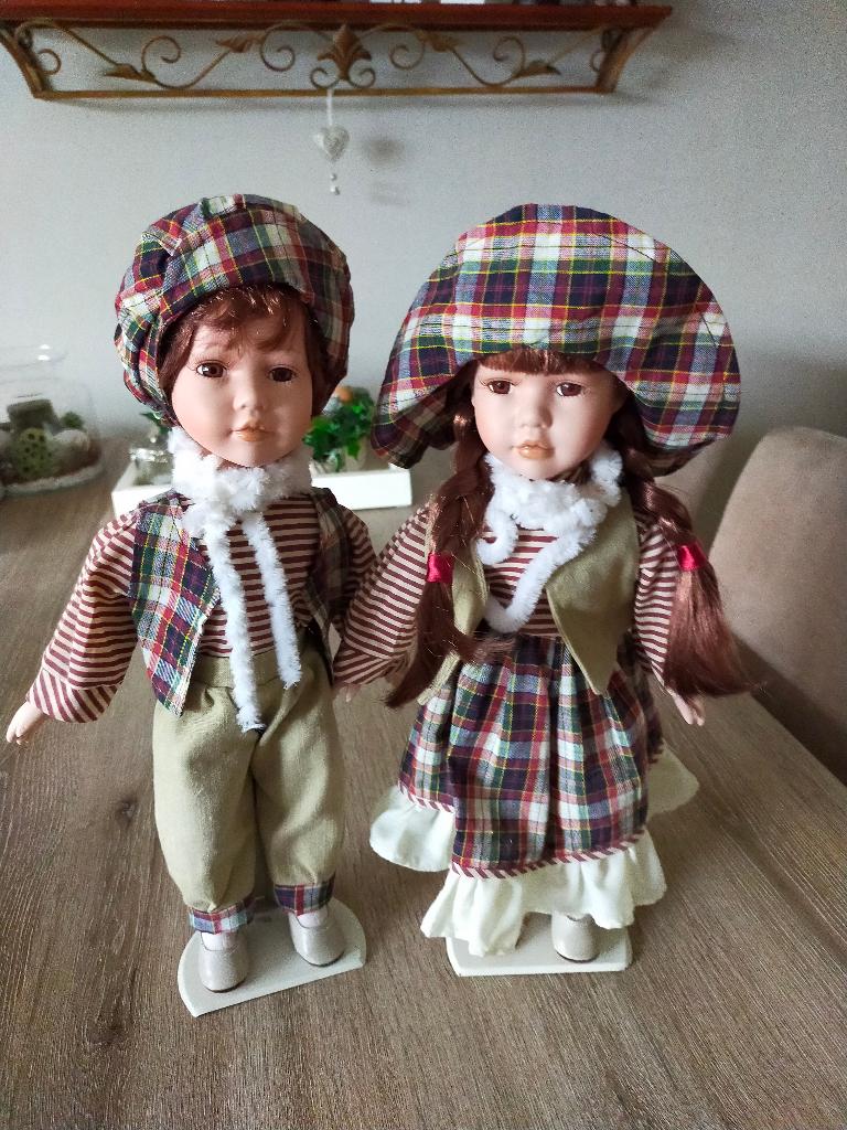Te koop: 2x Stenen poppen - staand op standaard, Verzamelen, Poppen, Ophalen of Verzenden, Zo goed als nieuw, Pop